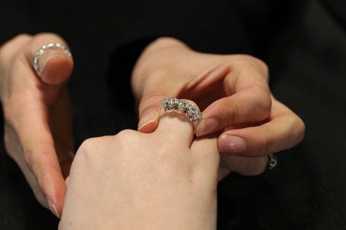 ring wearing