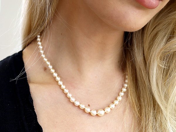 Styling Pearl Necklace