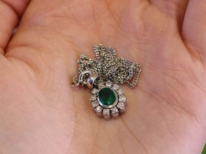 untangle a necklace