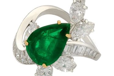 When to wear emerald rings