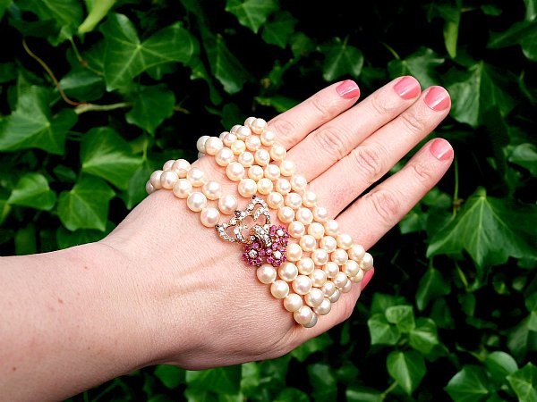 Pearl Necklace Fashion