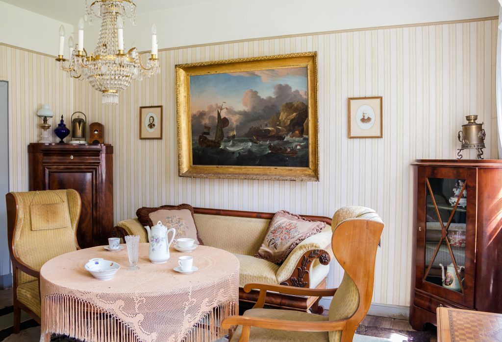 How to Decorate with Antiques in a Modern Style