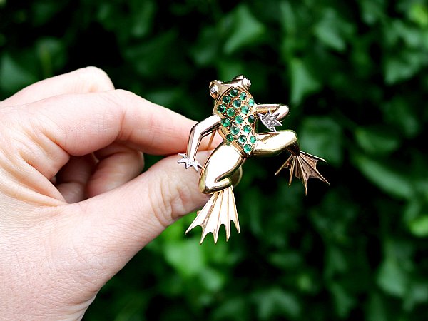 Emerald frog brooch