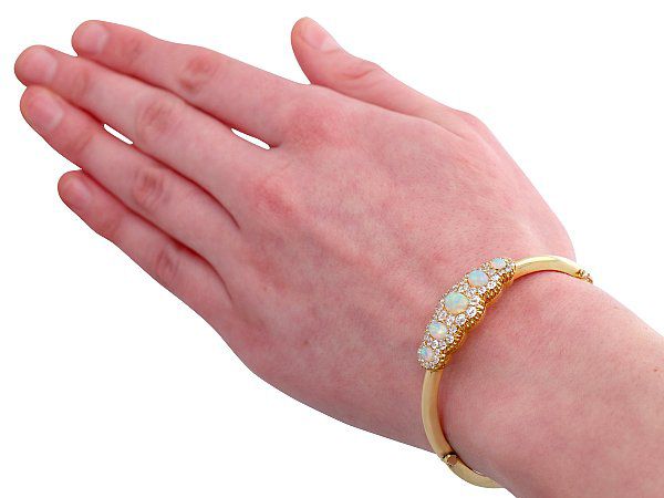 how to wear pearl bangles