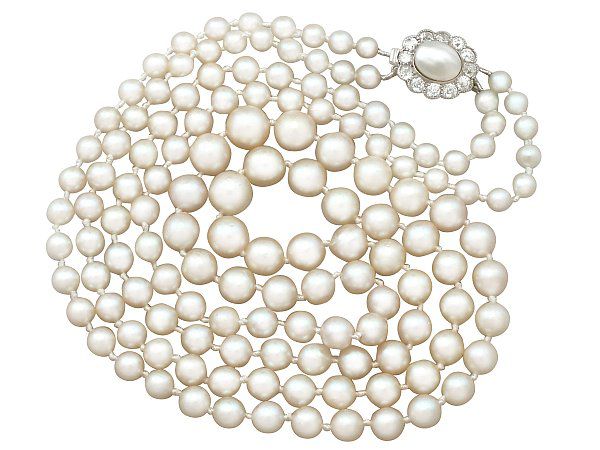 iconic pearl necklace