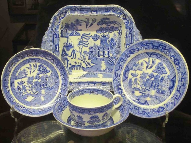 The Most Valuable Antique Dishes in the World - AC Silver