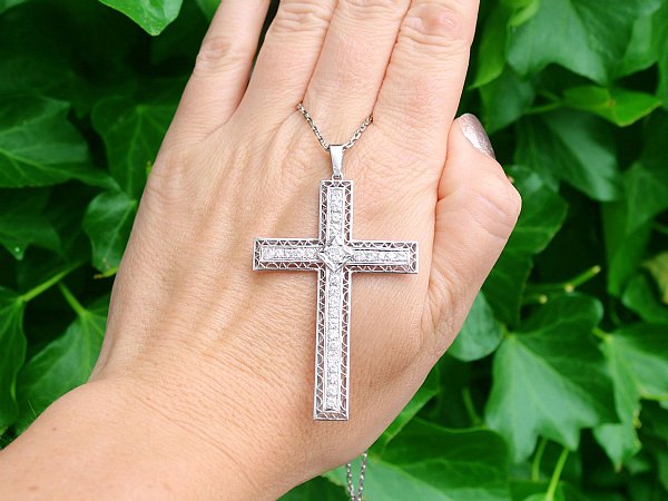 Men's Chain Pendants: Cross, Tags, & Modern Styles