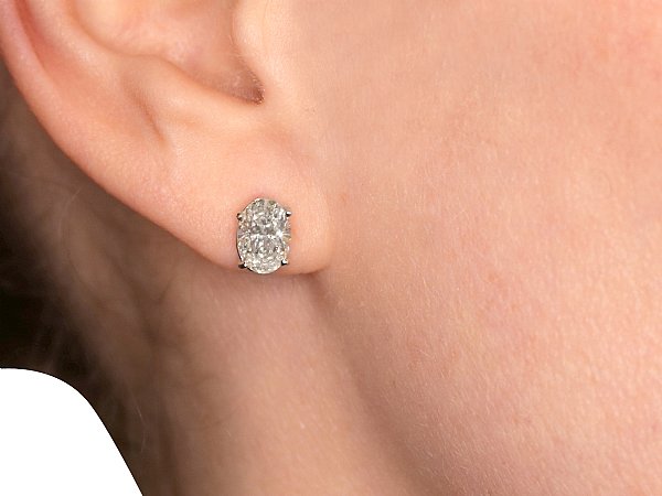 Stud Earrings to Match Your Wedding Dress