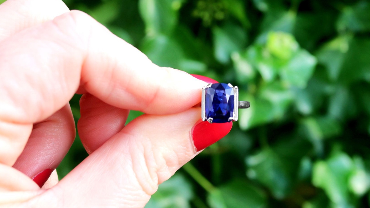 3 carat Princess Diana sapphire ring💎💙💎 A royal blue 9x6 mm sapphire,  surrounded by 0.3 carat diamonds, set in 18K white gold💍 Available… |  Instagram