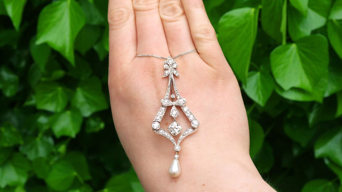 How To Modernise Pearl Jewellery