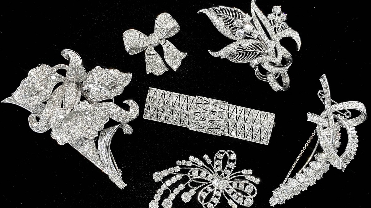 Pairing Diamond Brooches with Other Jewellery