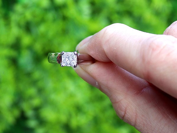 Princess cut 1 carat diamond ring
