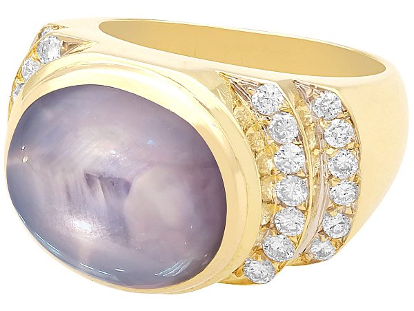 Vintage star sapphire ring similar to one of the most expensive sapphires in the world