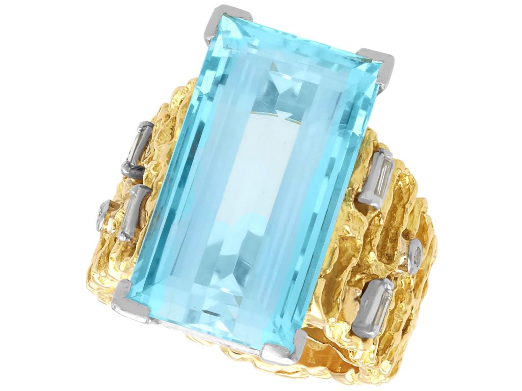 yellow gold ring with aquamarine stone 