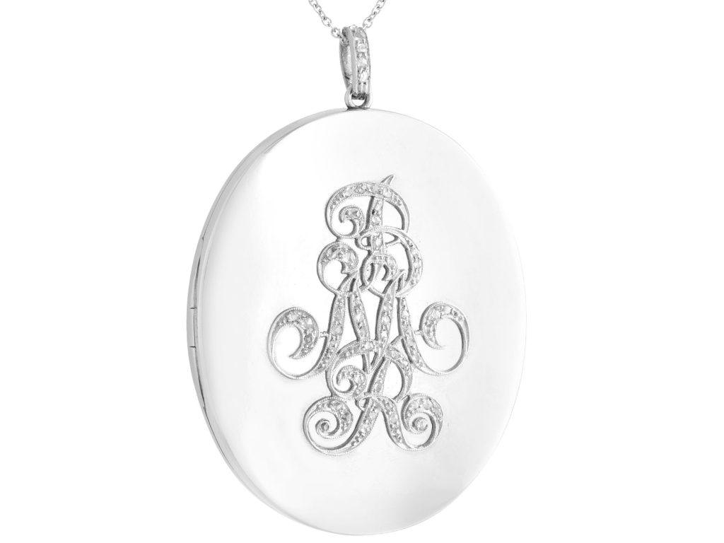 locket pendant necklace 