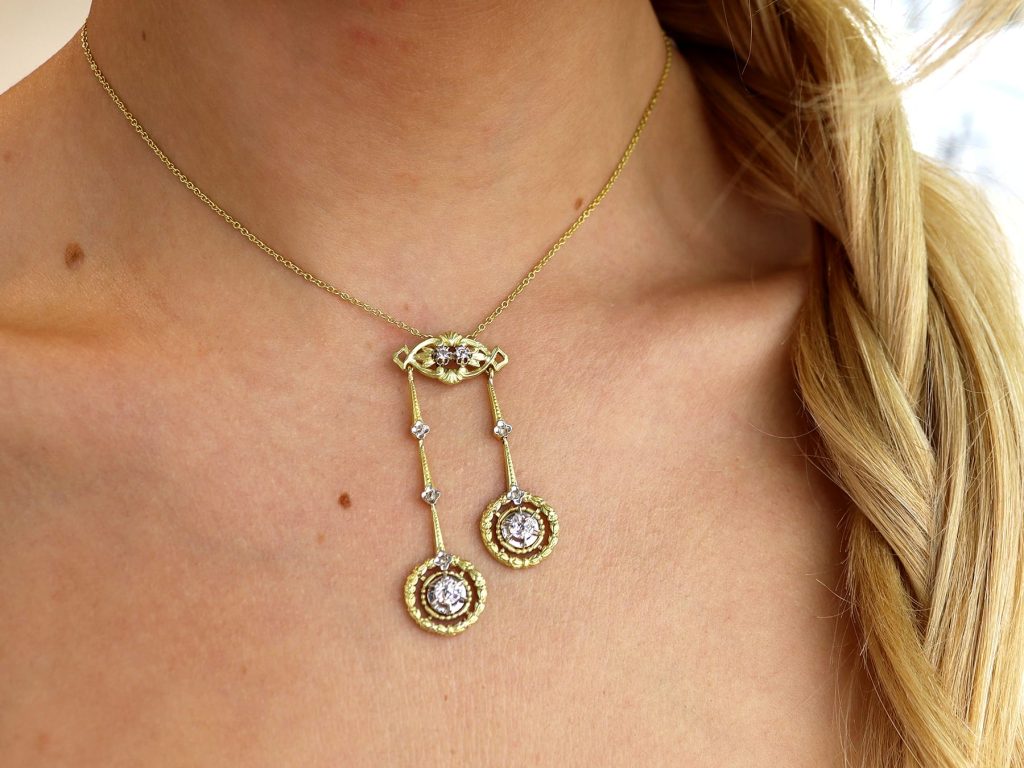 gold diamond necklace 