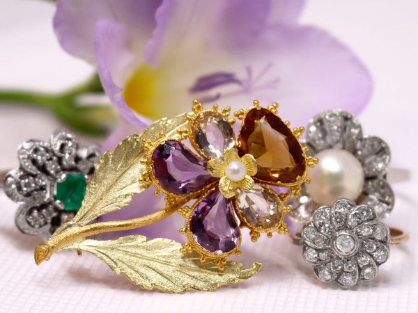 georgian yellow gold flower brooch