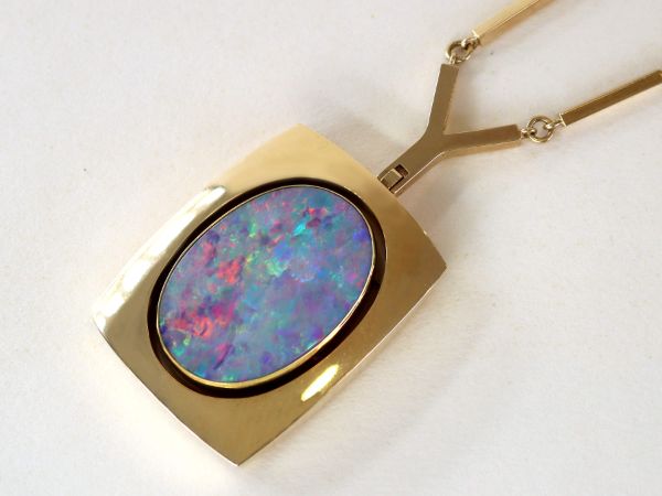 opal and yellow gold necklace